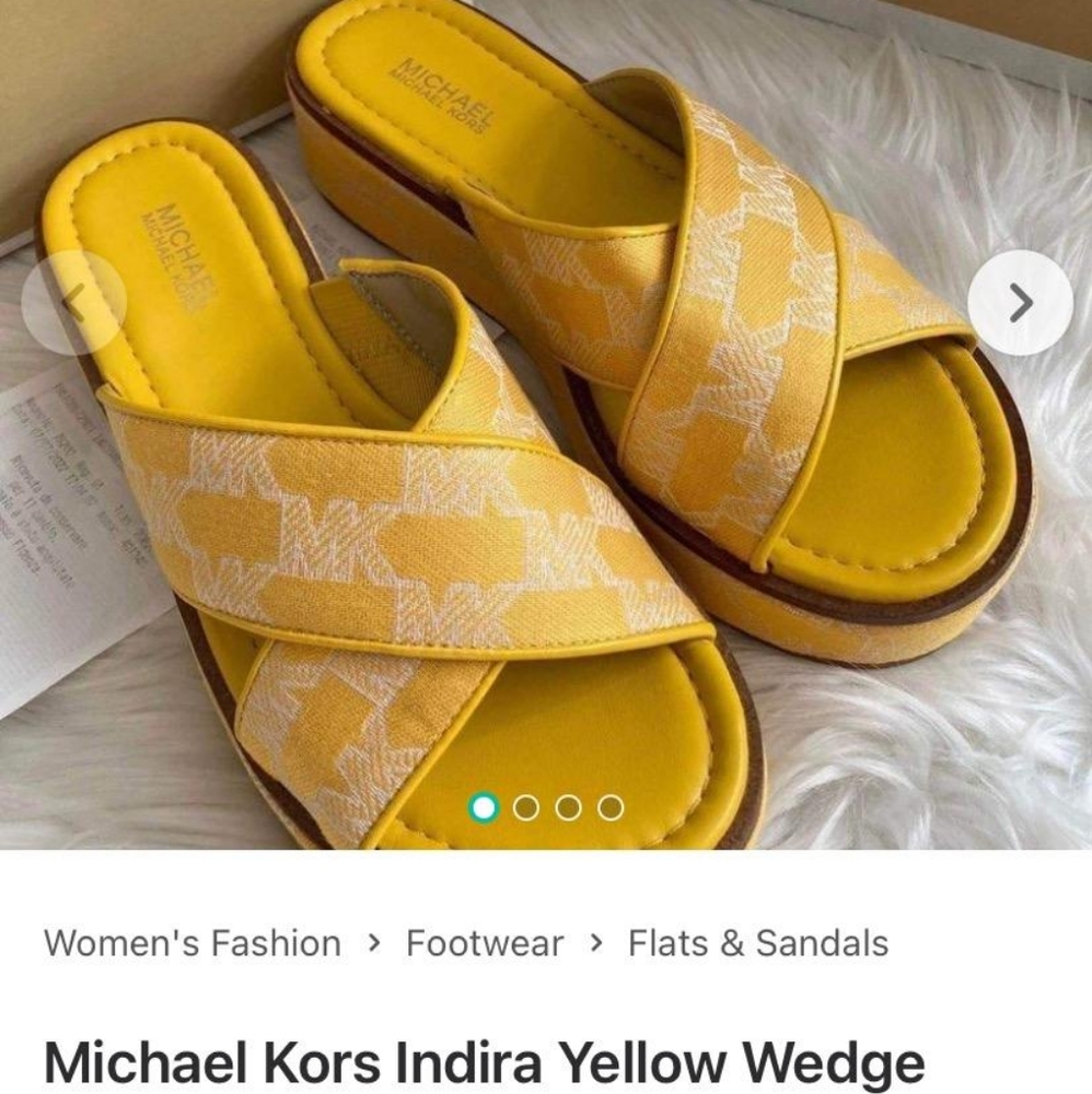 MK WOMANS SANDLES YELLOW SIZE 6.5